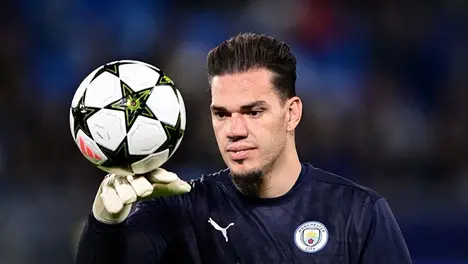 欧冠首轮焦点战：曼城那不勒斯2-0，巴萨纽卡2-1，积分榜竞争激烈